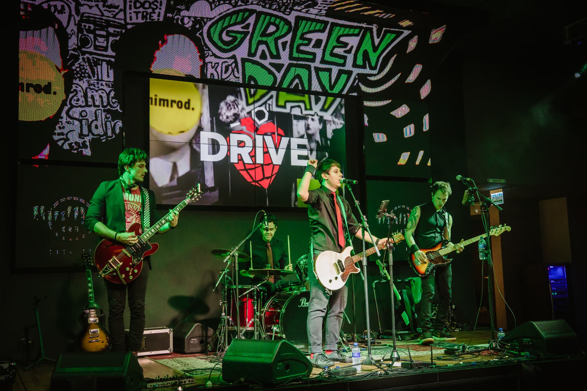 Drive tocando Green Day no palco do Hard Rock Café Porto Alegre